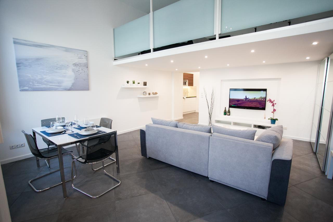 Appartamento Stylish Loft With Balcony Budapest Esterno foto