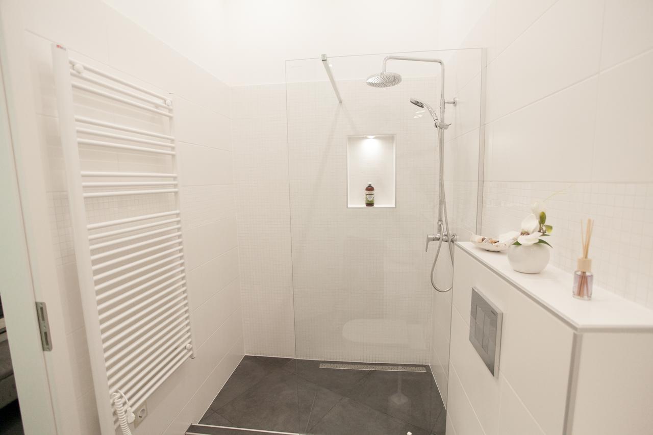 Appartamento Stylish Loft With Balcony Budapest Esterno foto