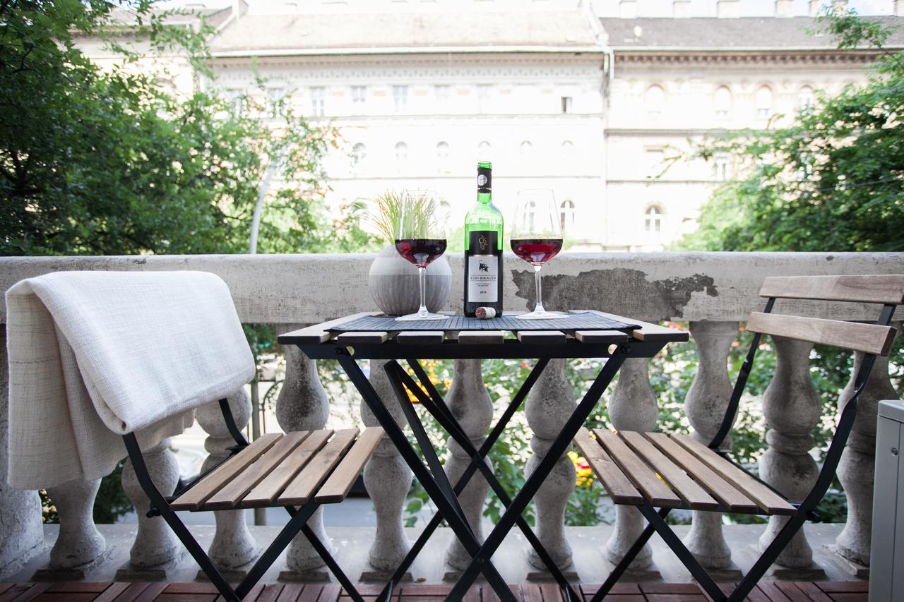 Appartamento Stylish Loft With Balcony Budapest Esterno foto